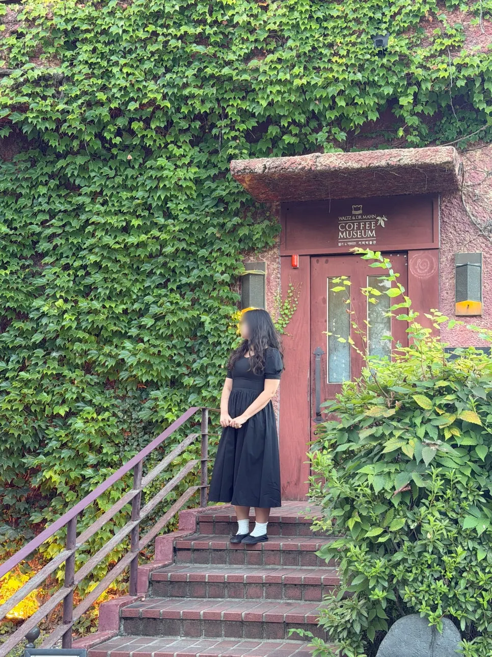 Entrance to the Waltz and Dr. Mahn coffee museum building