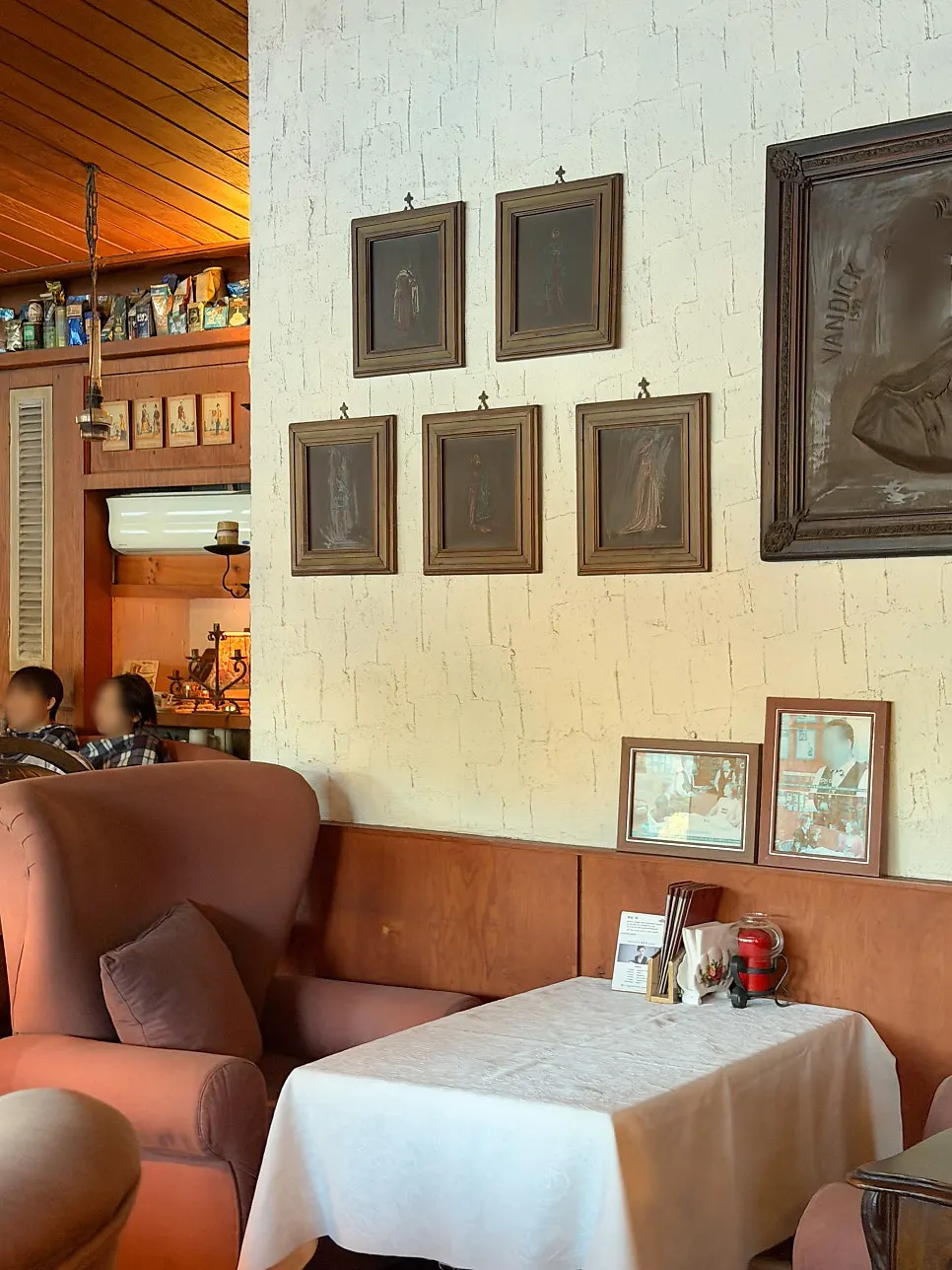 Interior of the café after it quieted down past 6pm