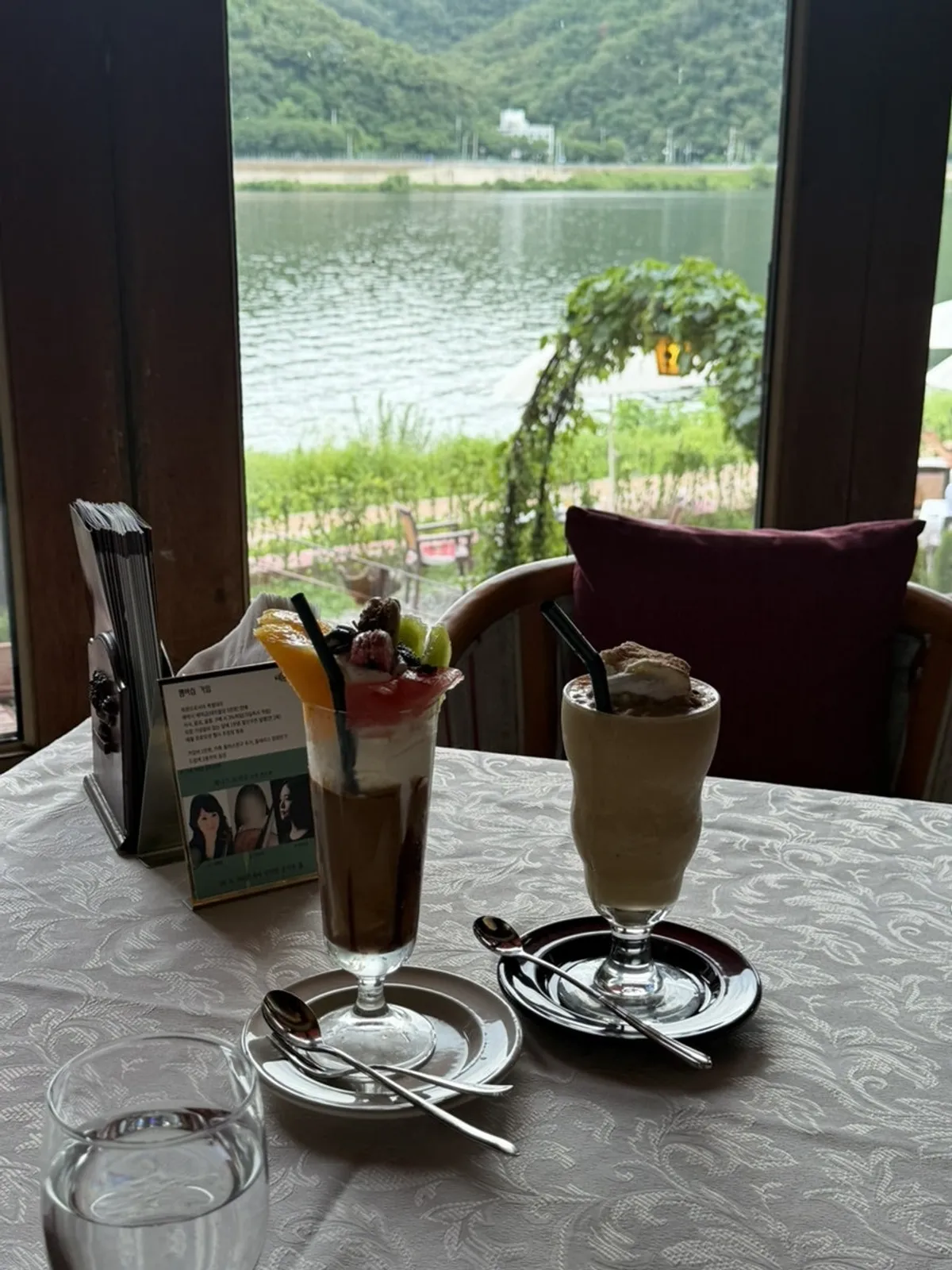Table with honeyed apple chaville and Vienna coffee