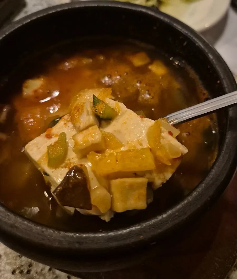갈비 양념 삼겹살 한 점