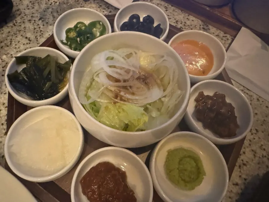 완벌집 밑반찬과 여러 가지 장 한상차림