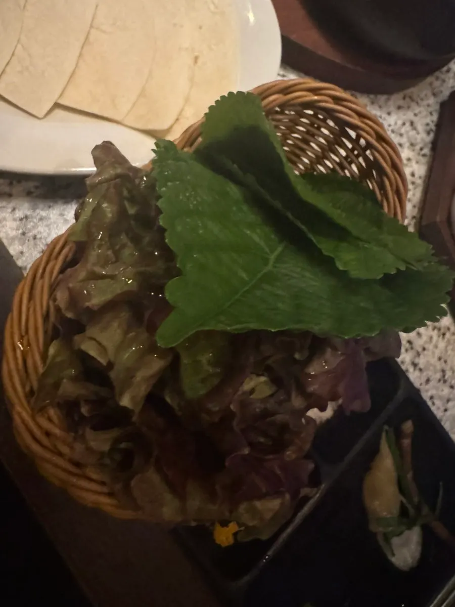 삼겹살과 함께 나온 돼지 껍데기