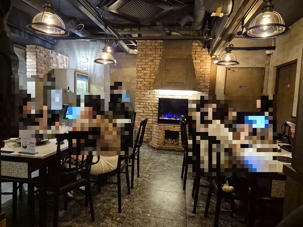 완벌집 경성대본점 홀 전경