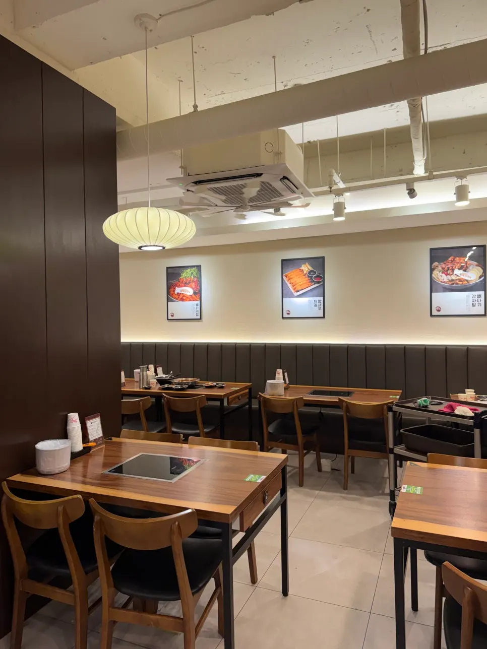 Spacious, well-organized dining hall at Wanttuk Gamjatang Meokgol Main Branch