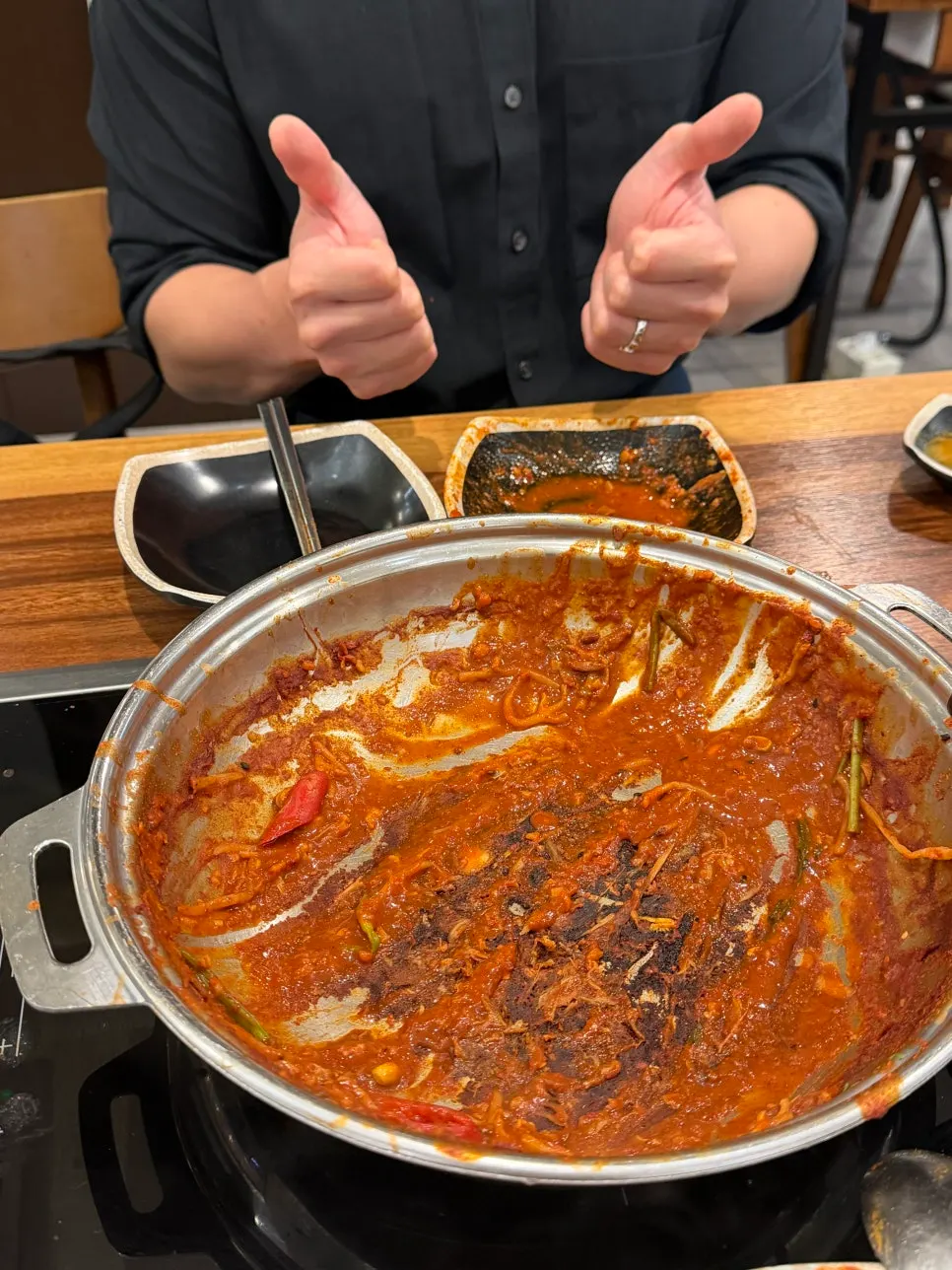 Sauce-coated stew meat and bean sprouts