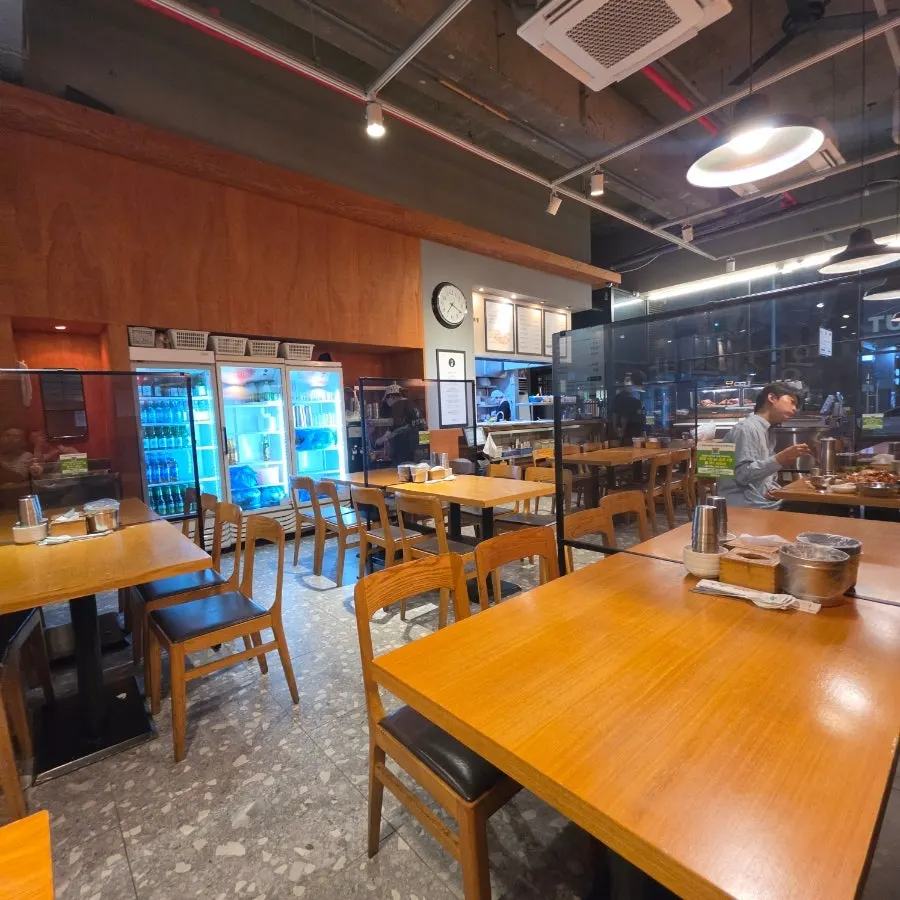 Interior of Wangchang Jokbal with plenty of tables