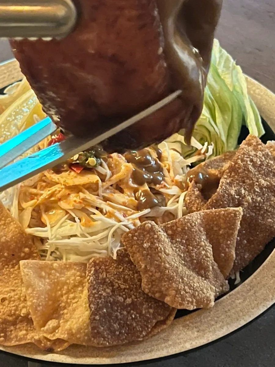 두툼한 오리고기가 들어간 진흙오리전병