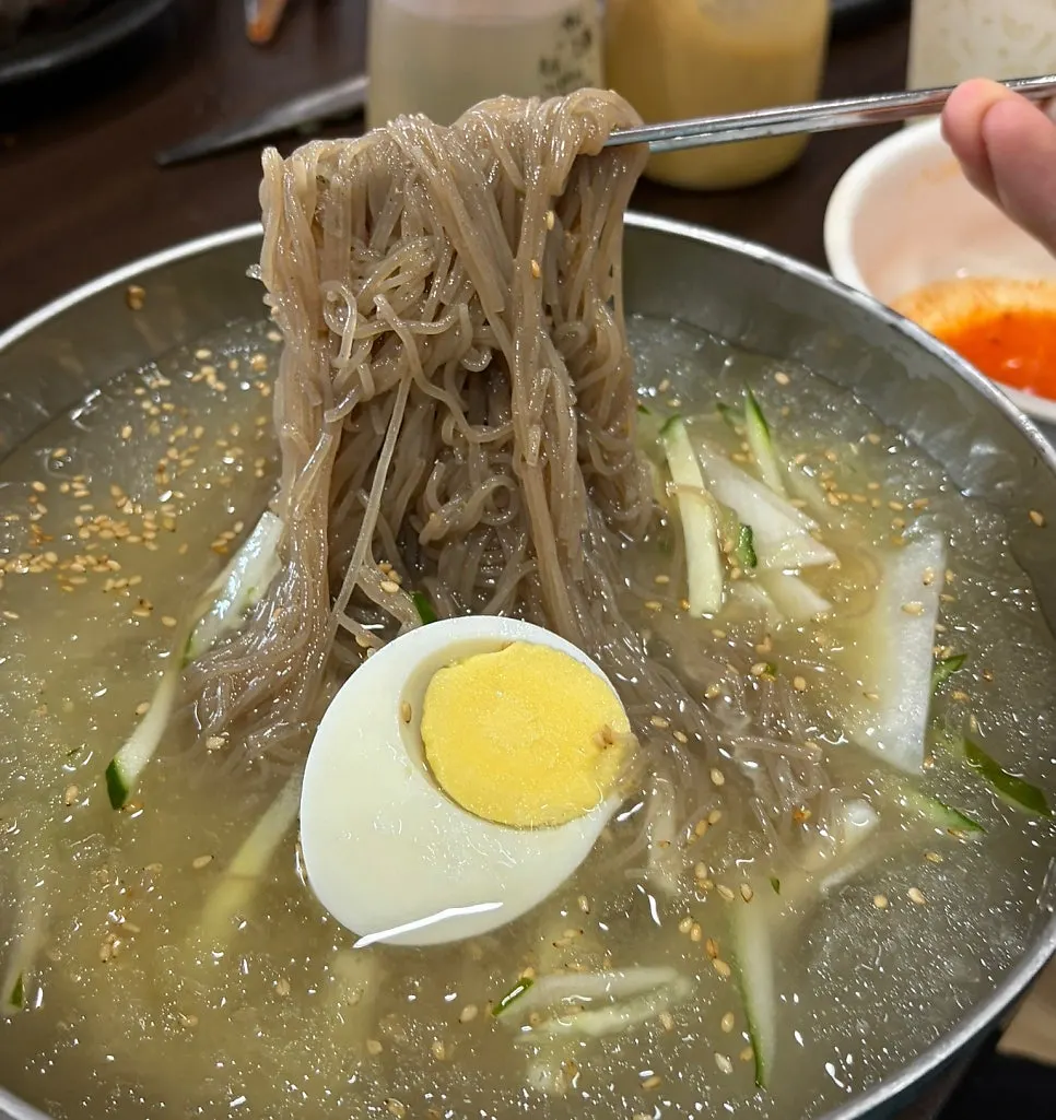 불판 위 마무리로 구워진 목살