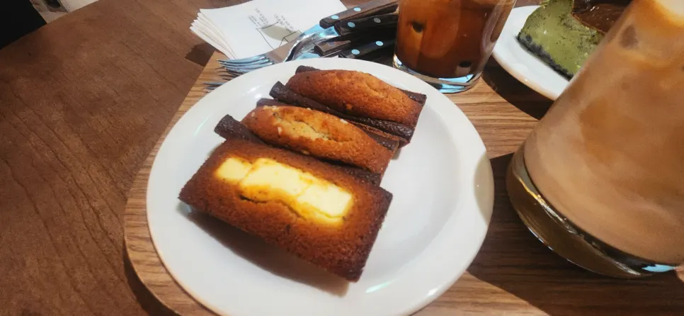 어질 인 크림치즈 휘낭시에