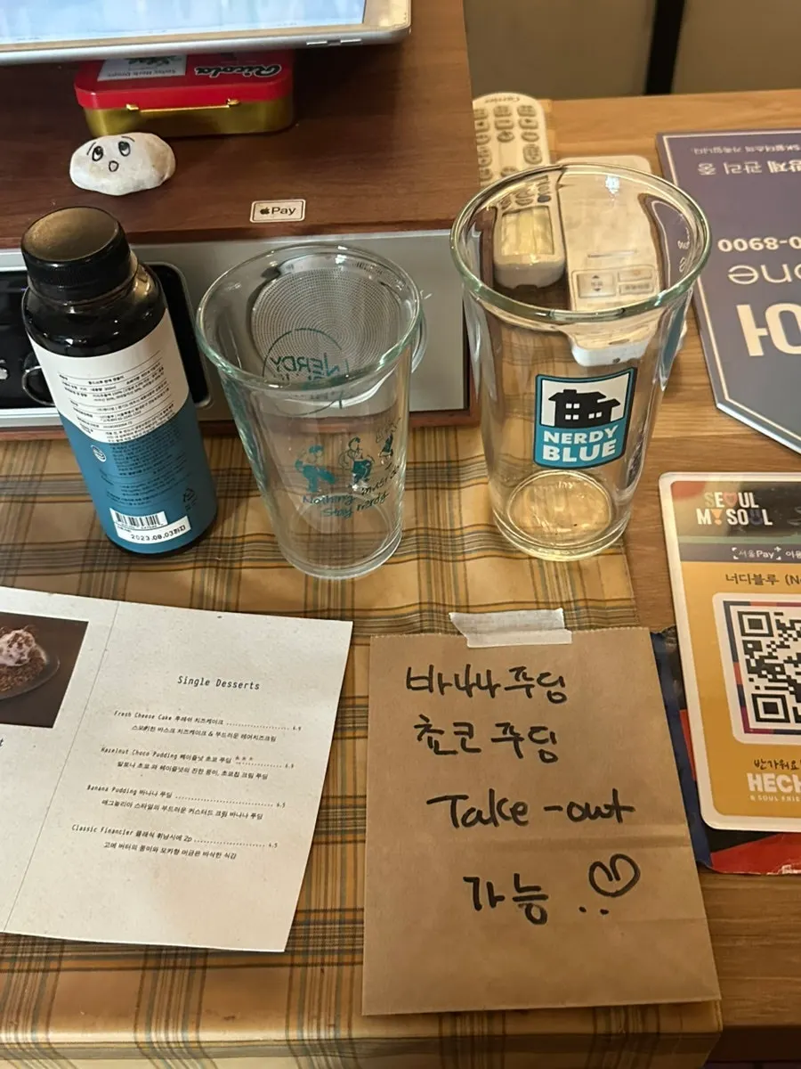 카페에서 판매하는 MD 제작 컵
