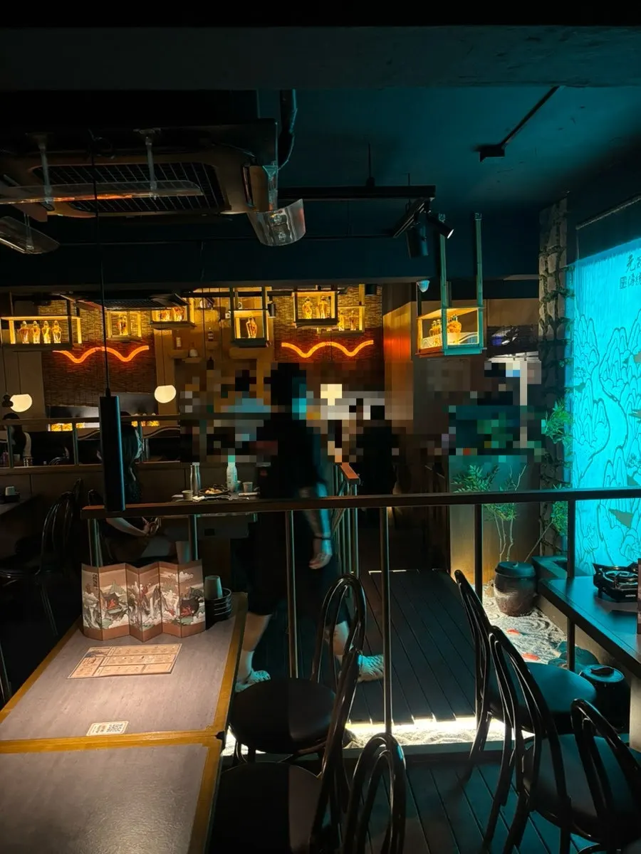 Spacious interior of Ari Gyegok