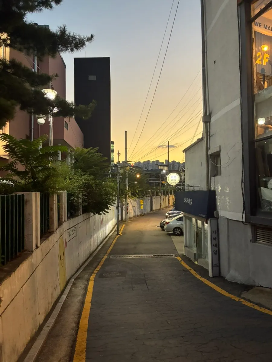 Alley near Exit 9 of Wangsimni Station