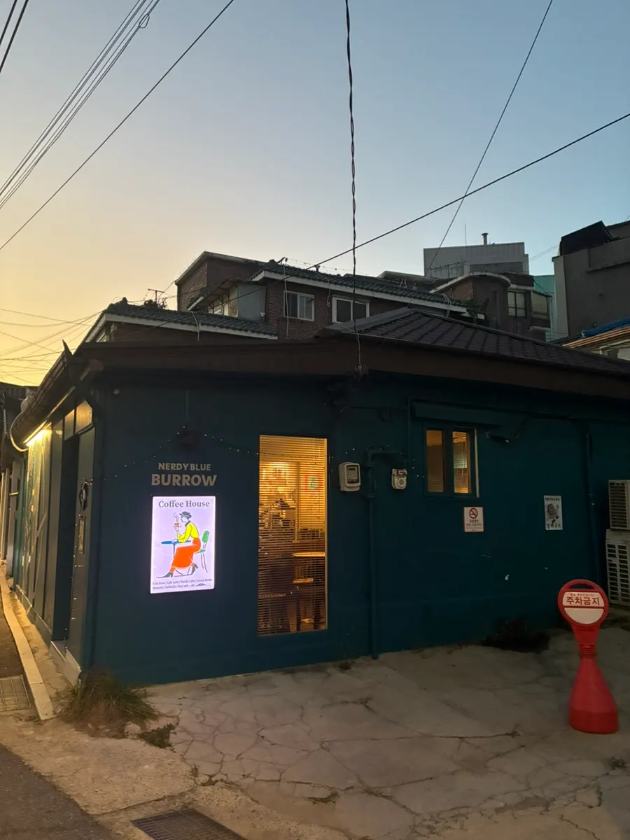Entrance to the café inside the quiet alley