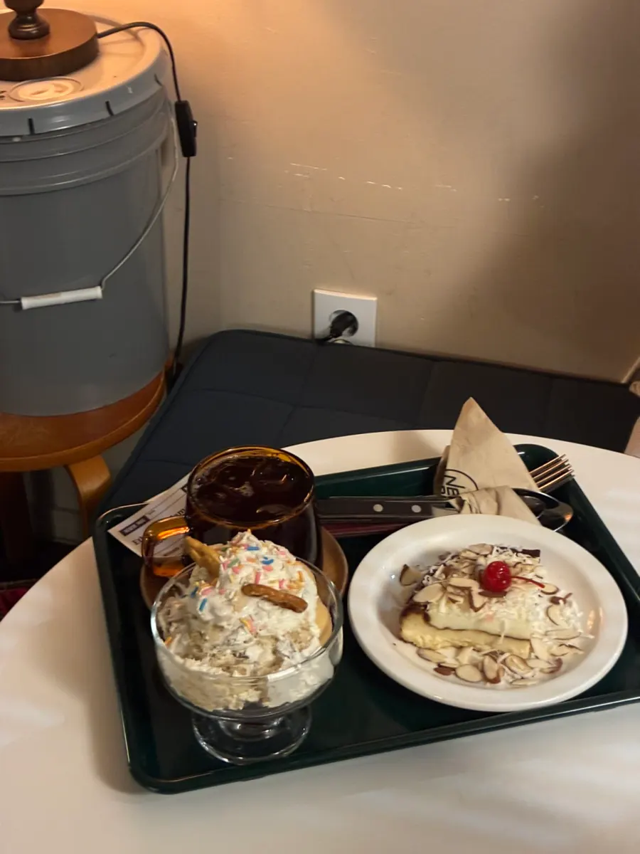 Coffee of the month with the three desserts served together