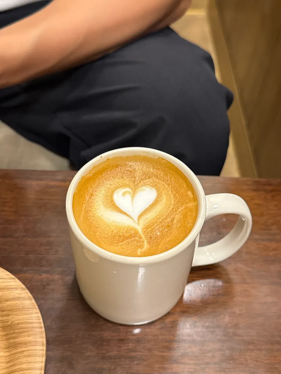 Two decaf lattes, one iced and one hot