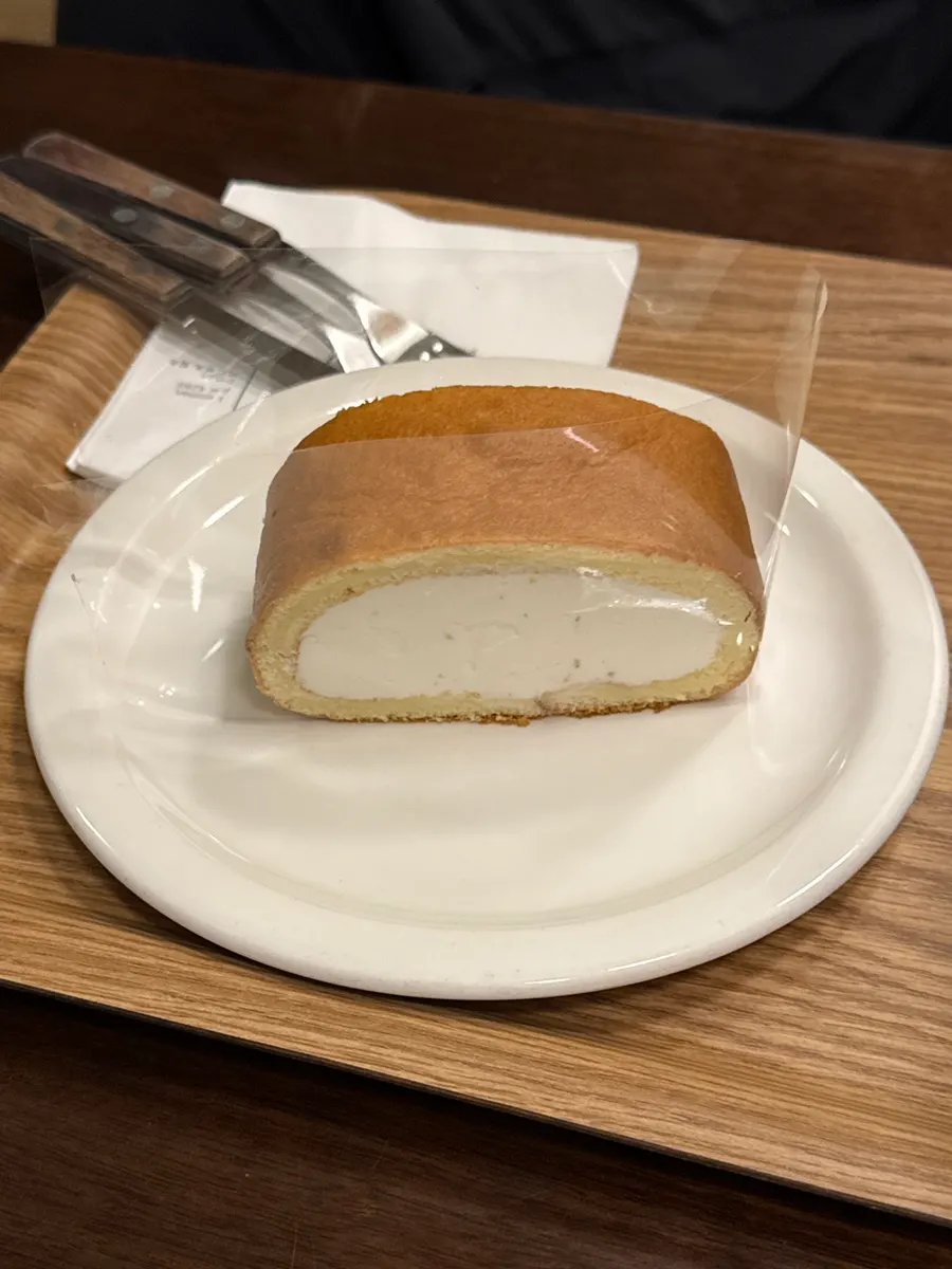 Cross-section of the dairy-cream Dojima roll