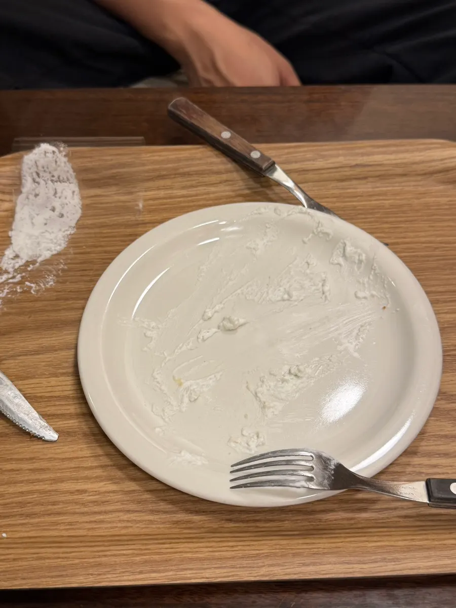 Plate with a bite taken out of the Dojima roll