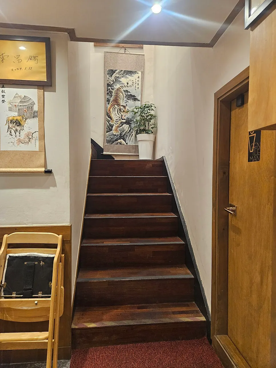 Seating on Geumnyeong Gomtang's 2nd floor