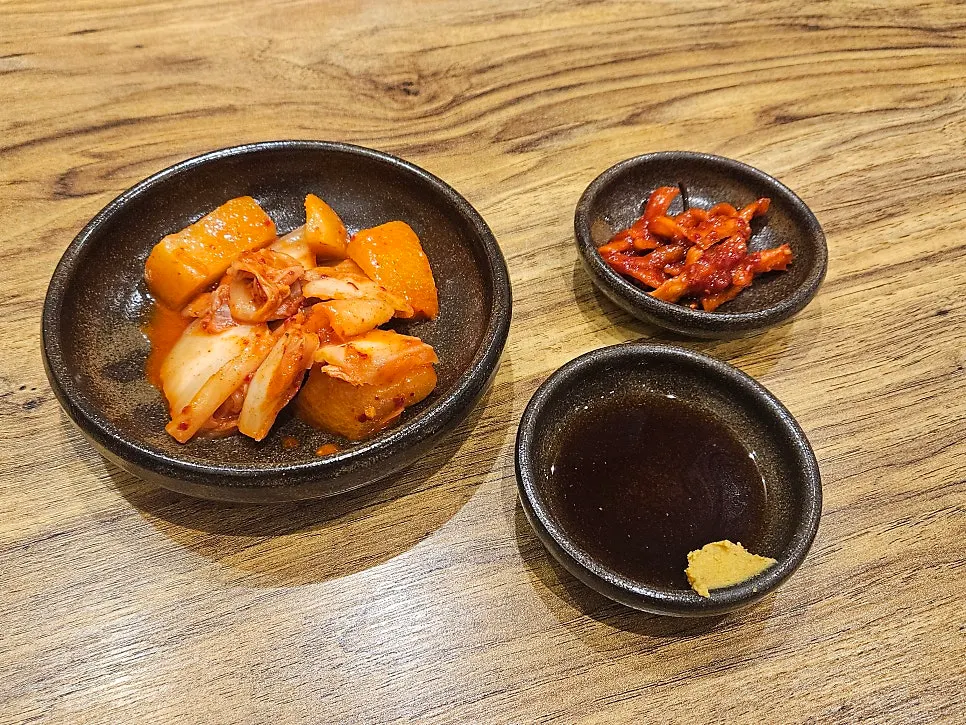 Basic side dishes of kimchi, seokbakji, and dried radish strips