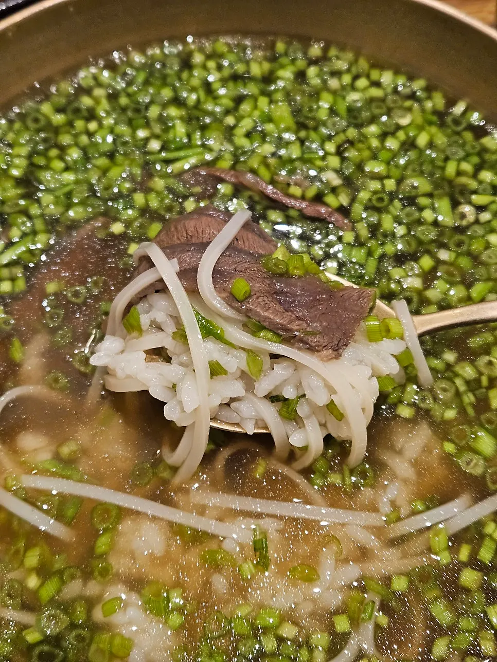 Pouring rice into the leftover gomtang broth