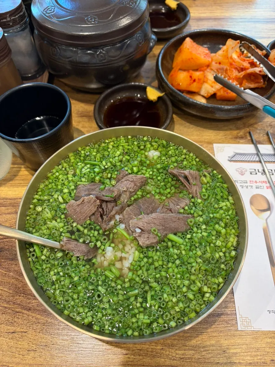 Suasana selepas makan di Geumnyeong Gomtang