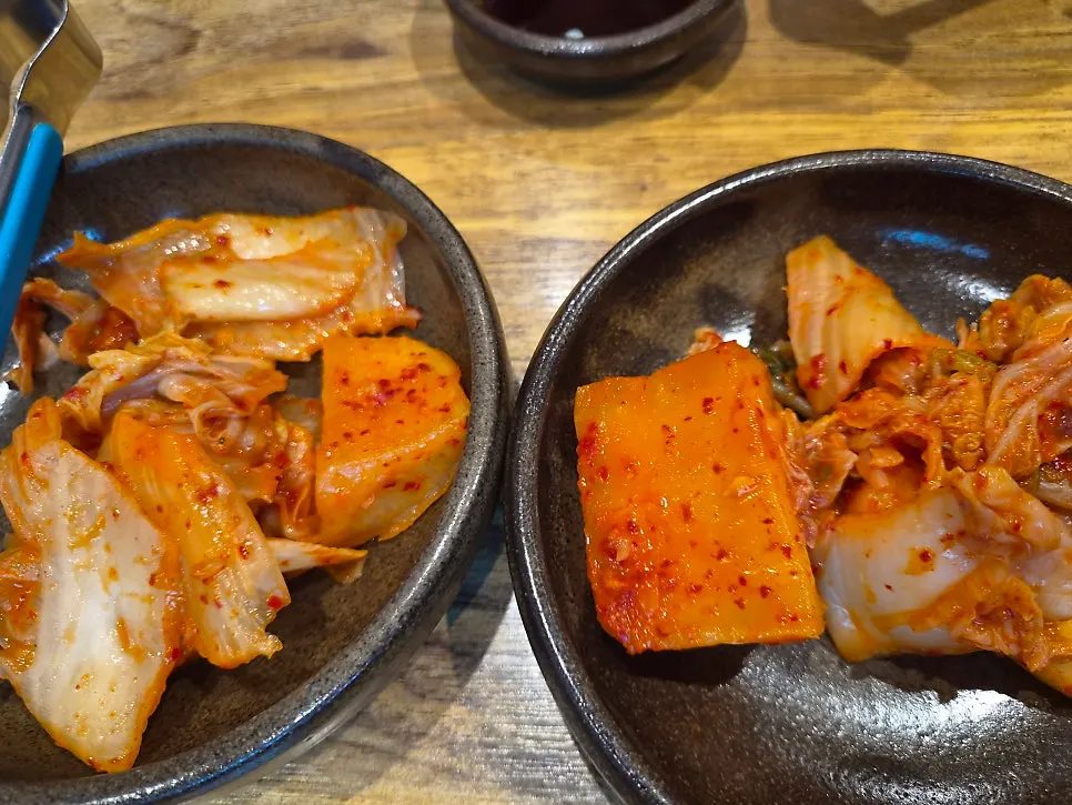 Basic side dish spread at Geumnyeong Gomtang