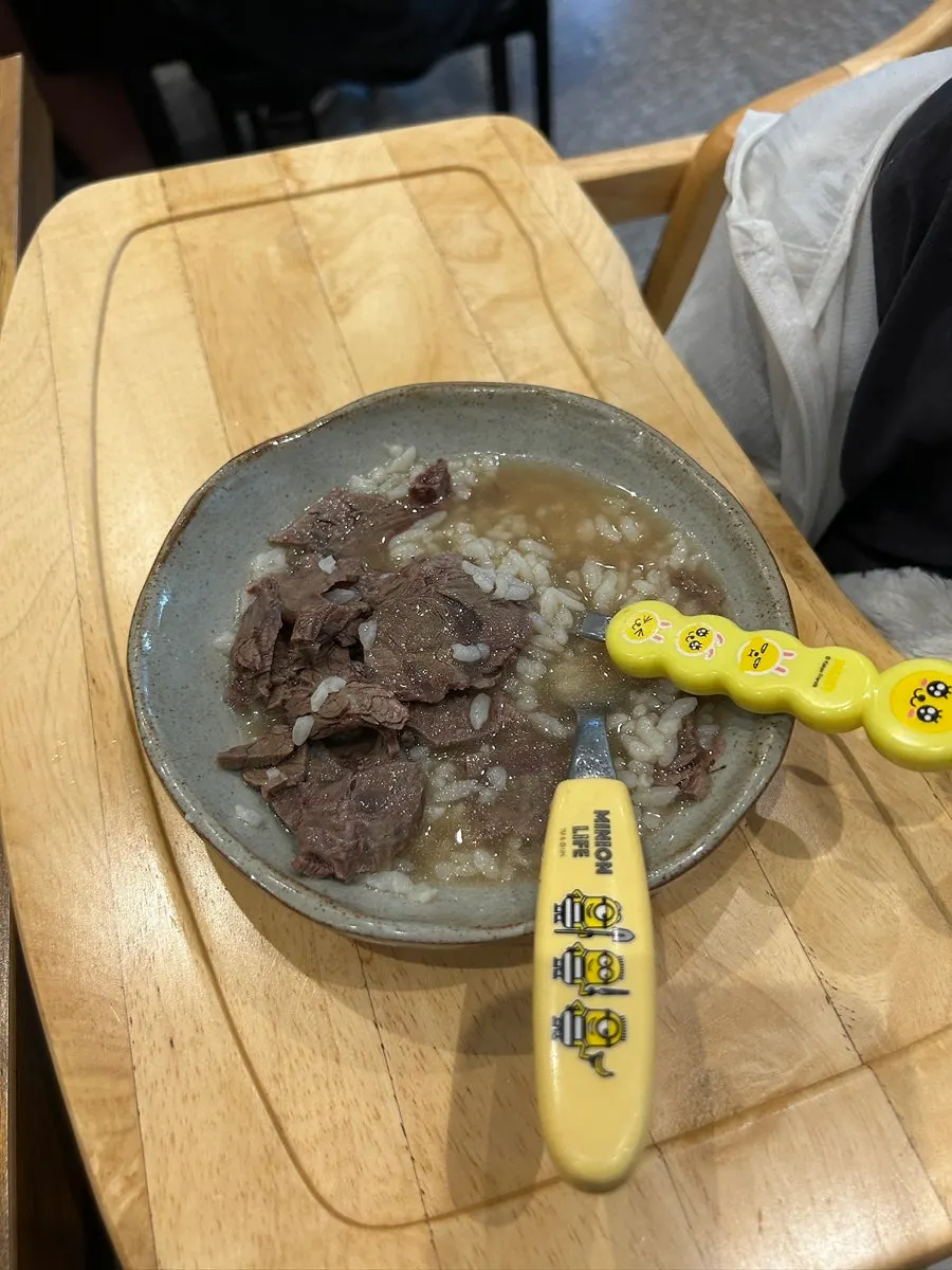 Special gomtang enjoyed with kkakdugi