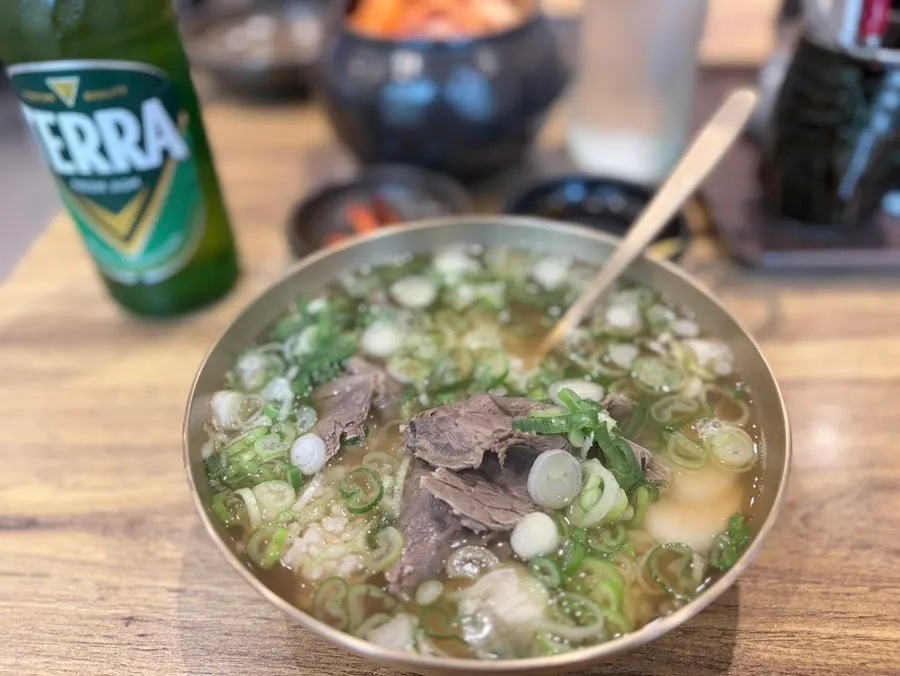기본 곰탕과 함께 주문한 맥주