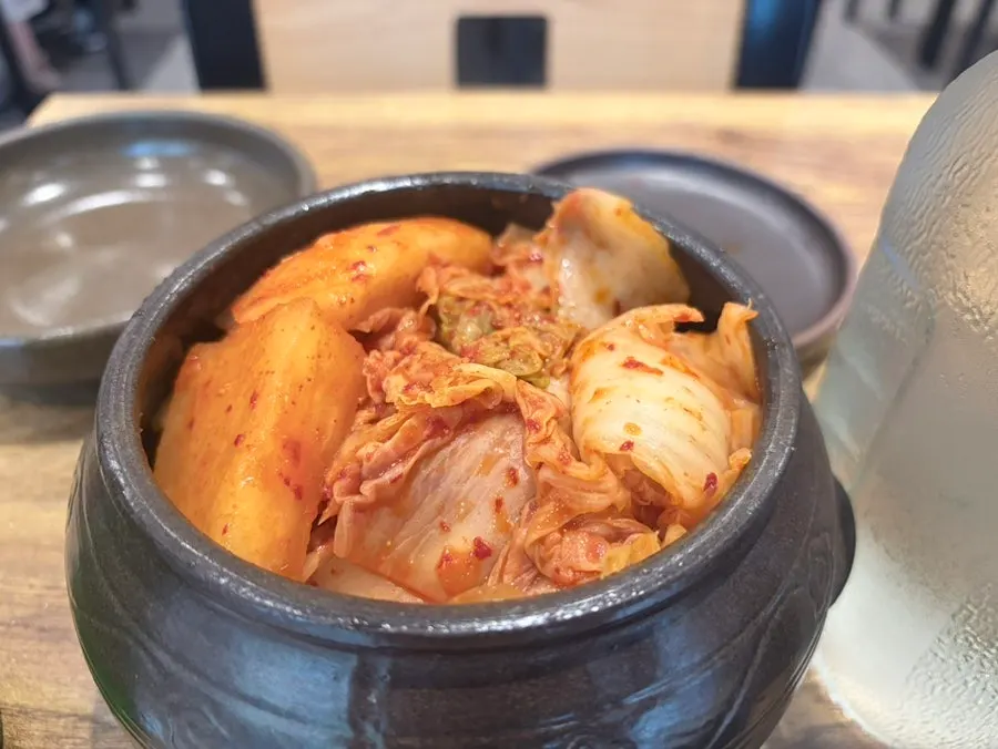 고기 고명과 떡국떡이 든 곰탕