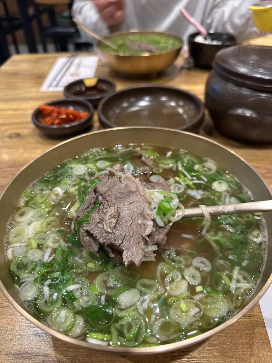 A bowl of teuk gomtang at Geumnyeong Gomtang
