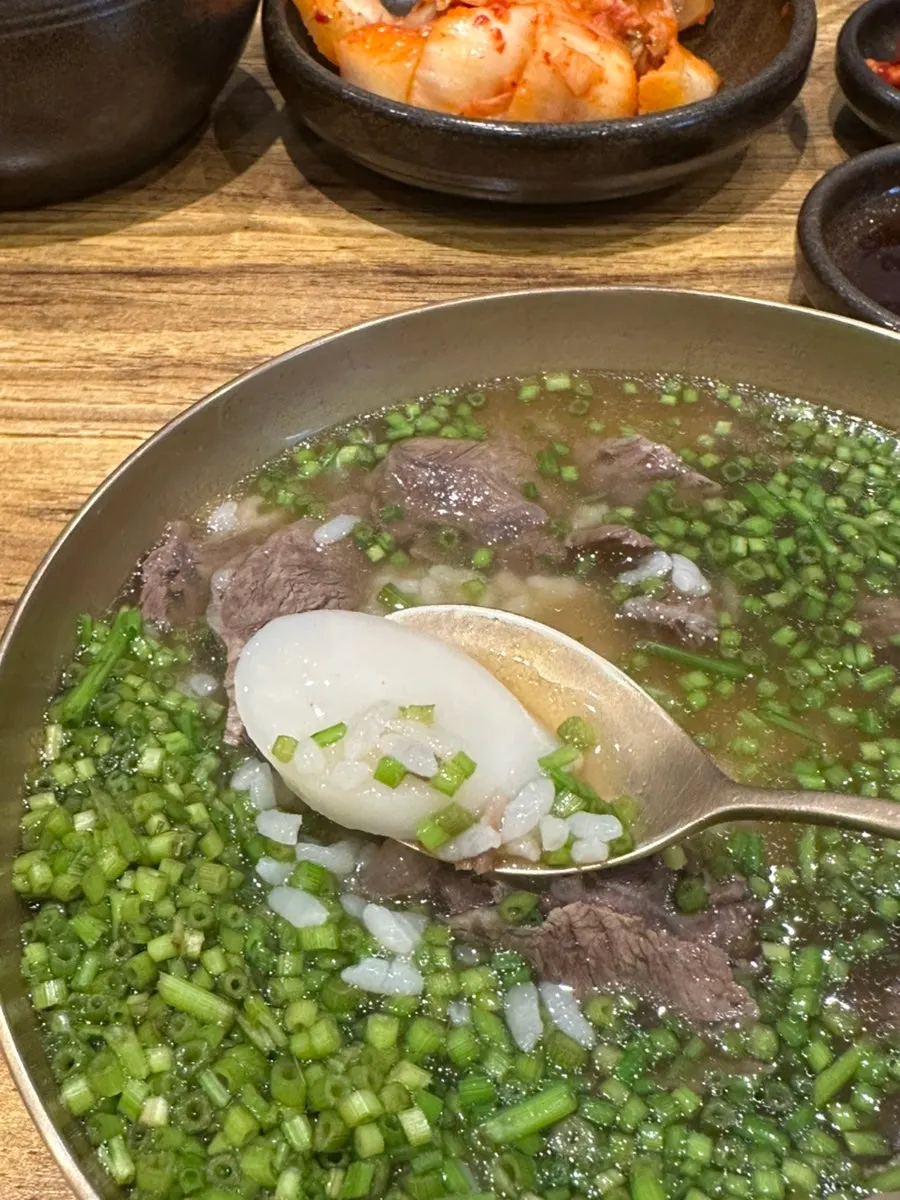 A spoonful of minari gomtang