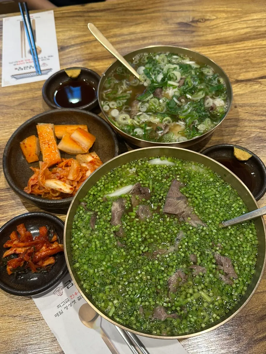 금녕곰탕 기본찬 세 가지 접시