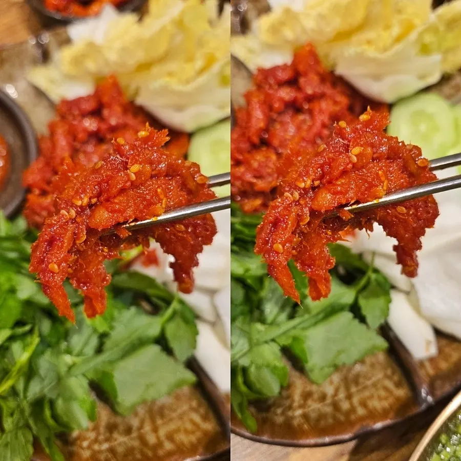 양배추에 올린 명태회무침