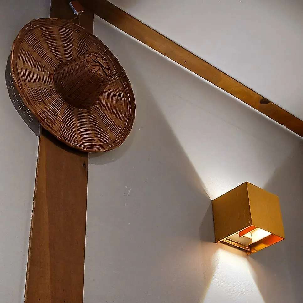 The interior of Geumnyeong Gomtang decorated with Korean-style props