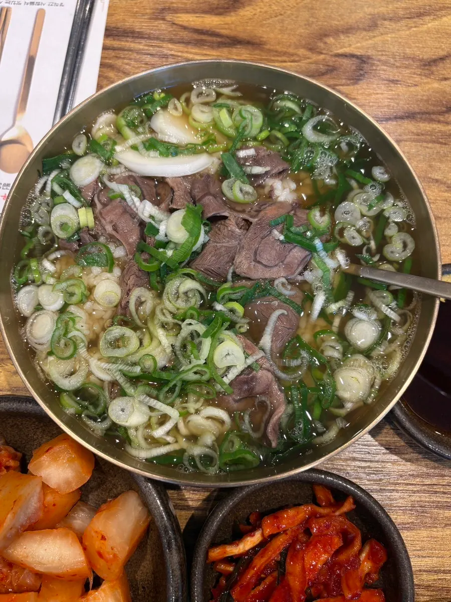 Gomtang topped generously with green onion