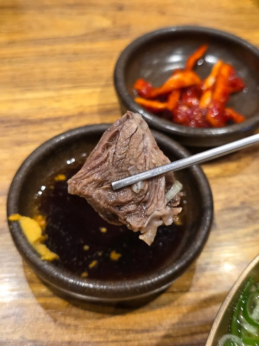 Gomtang table setting at Geumnyeong Gomtang Wangsimni