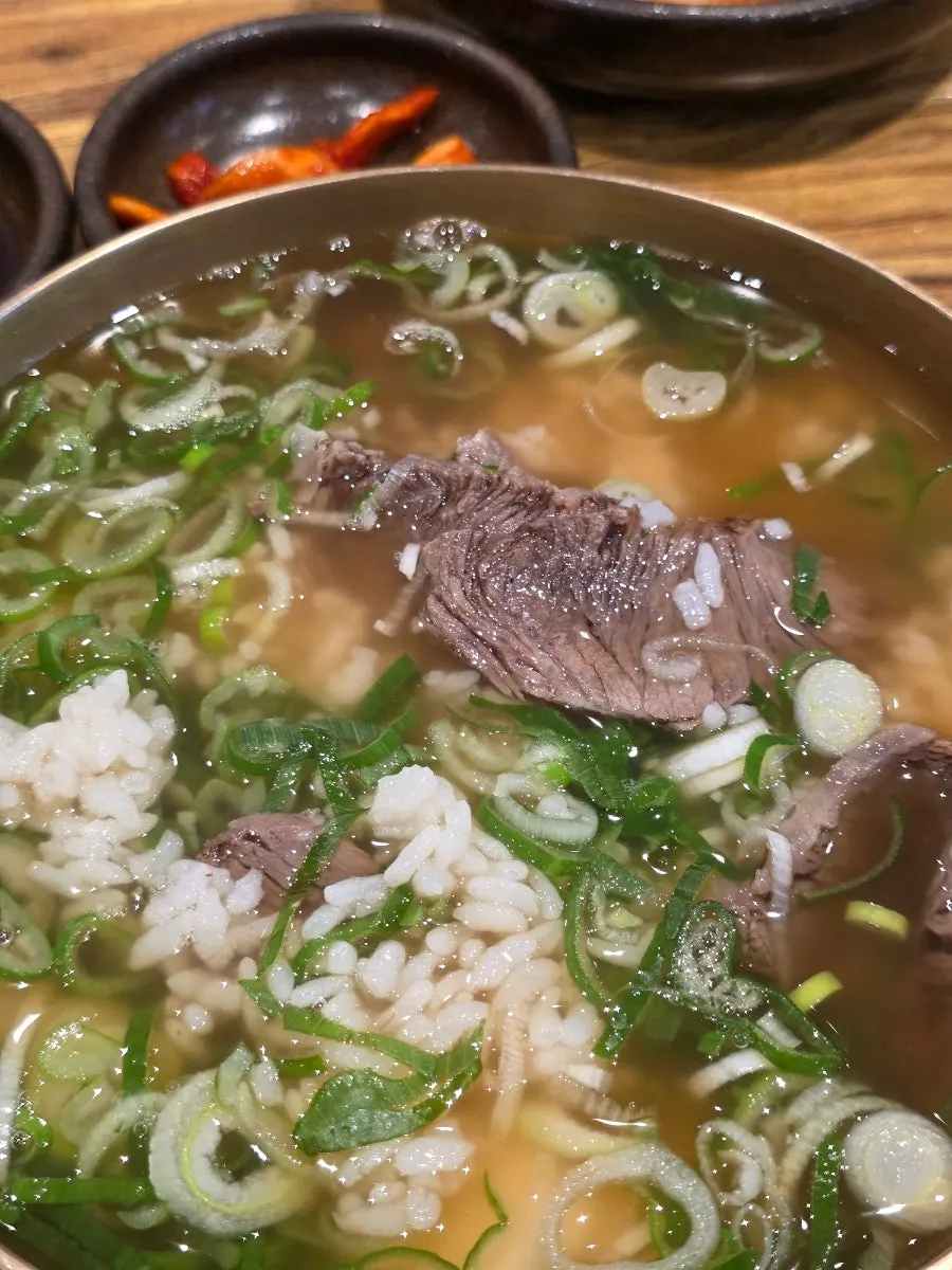 Basic gomtang with Korean beef at Geumnyeong Gomtang