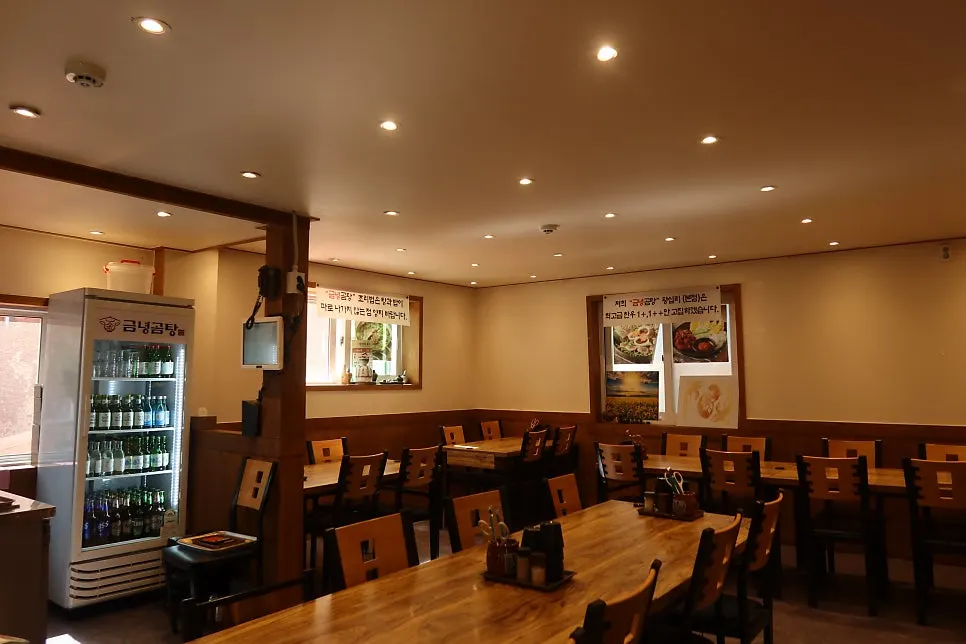 2nd floor seating area at Geumnyeong Gomtang