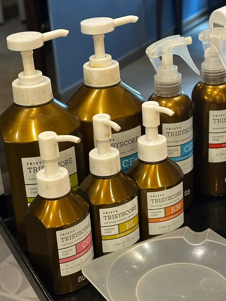 Trisyscore clinic ampoules and moisturizers