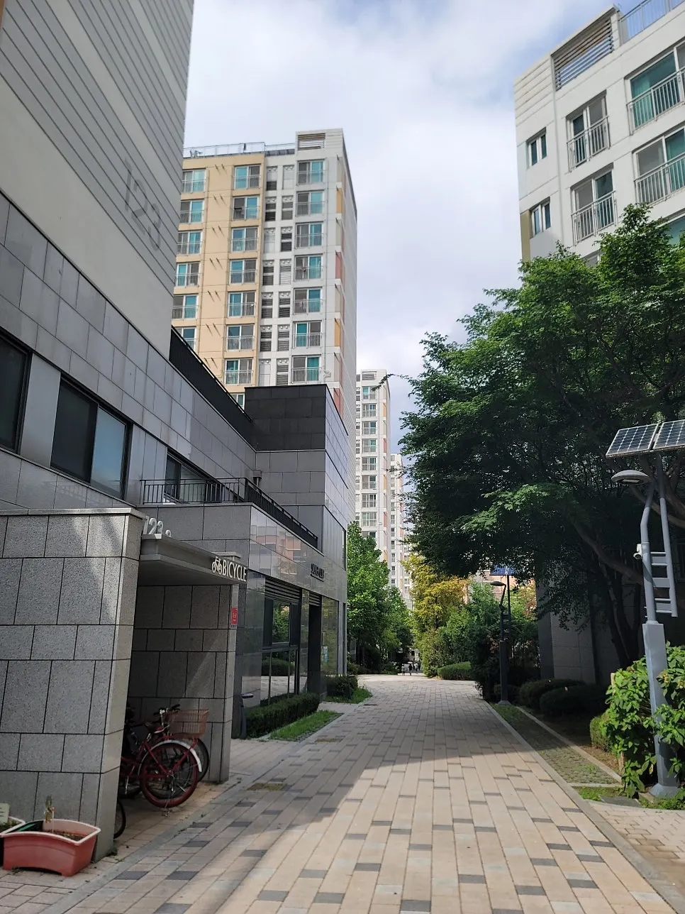 왕십리센트라스 단지 입구 주변 모습