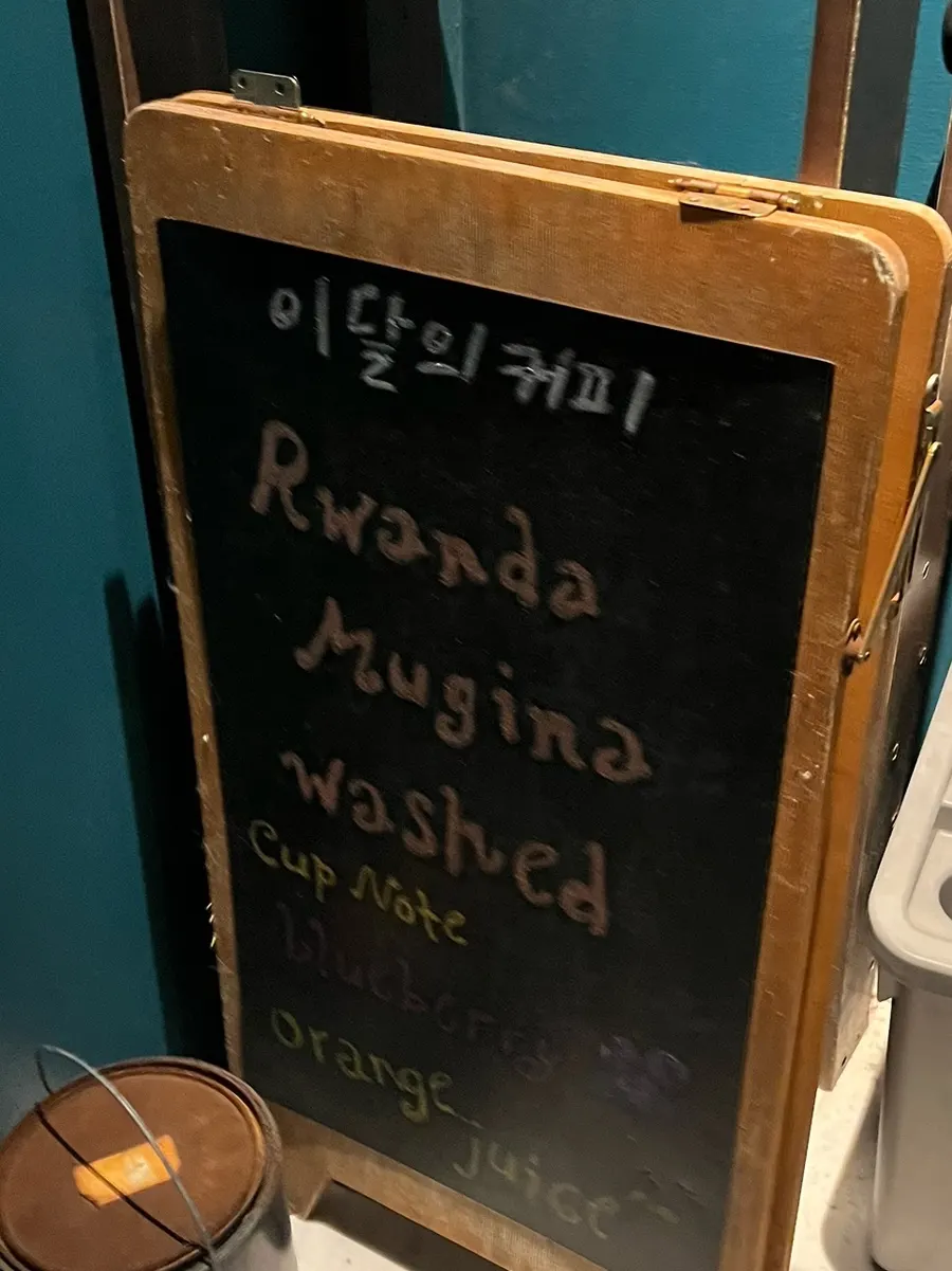 Dessert menu showing cheesecake and banana pudding