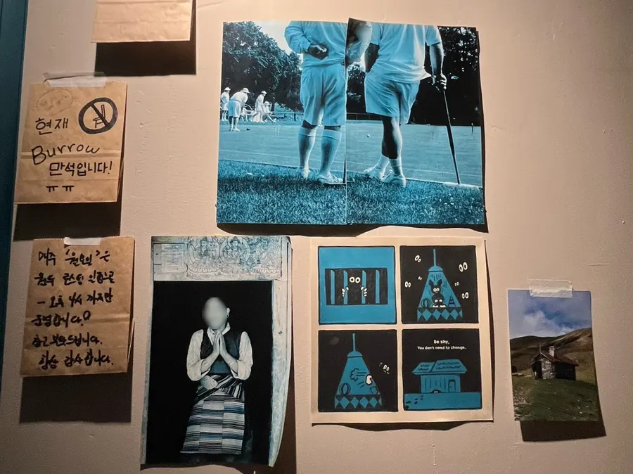 Café wall decorated with small objects and paintings