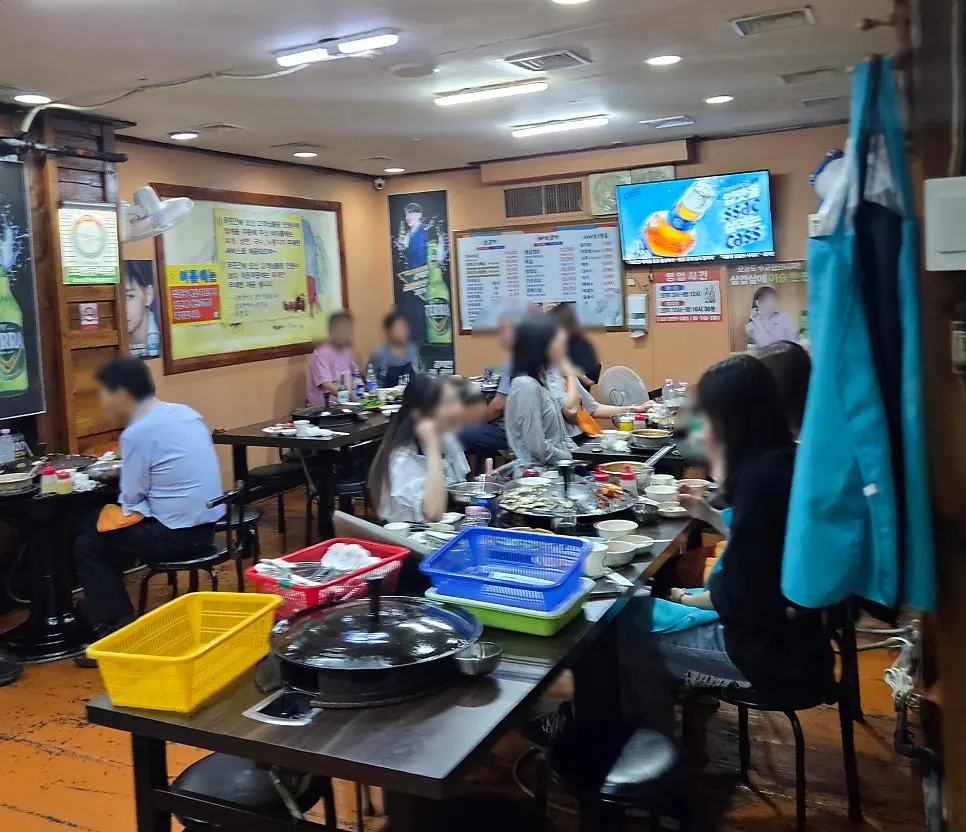 Dining hall with spacious table intervals