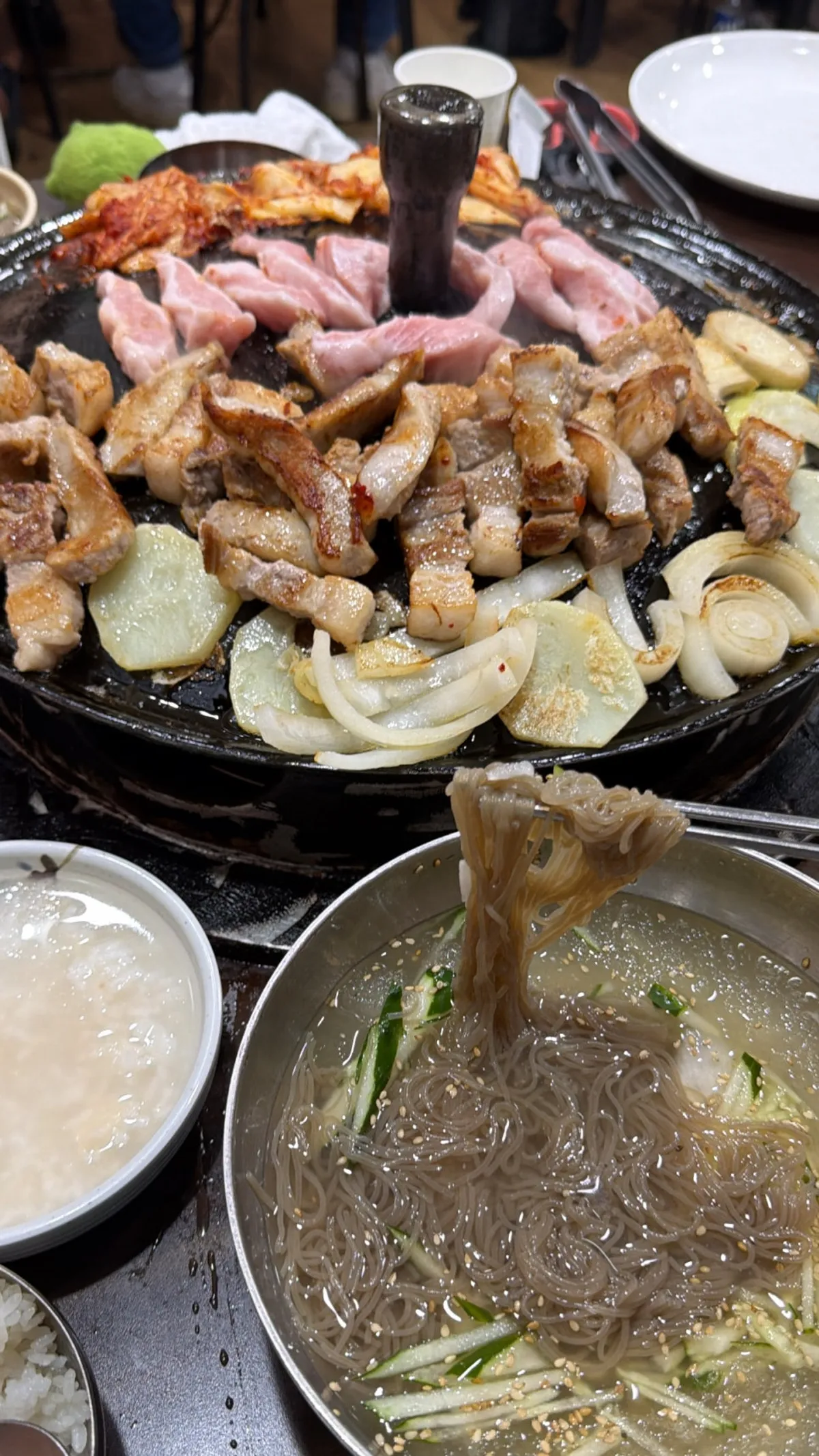 살얼음 육수가 시원한 물냉면 한 그릇