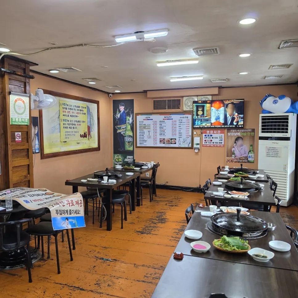 Interior of Pujutgan Saenggogi-jeom