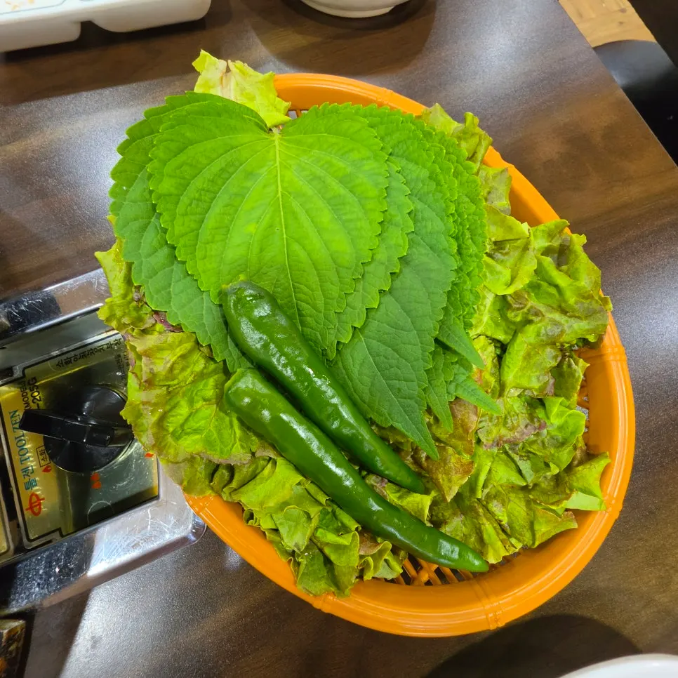 Plate of wrap vegetables served alongside the meat