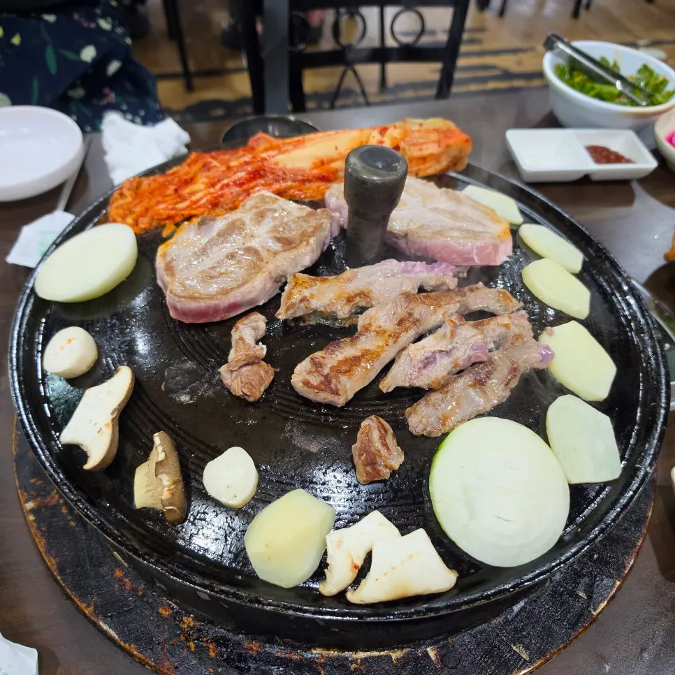 A glass of Maehwasu served alongside the grilled meat
