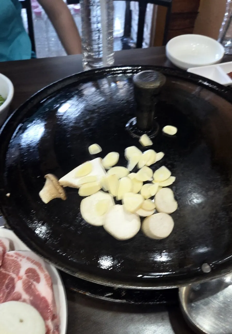 두툼하게 나온 목살 3인분