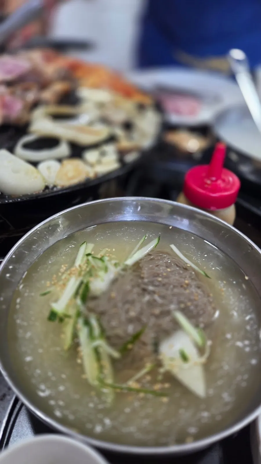 잔치국수와 냉면 곁들임 메뉴