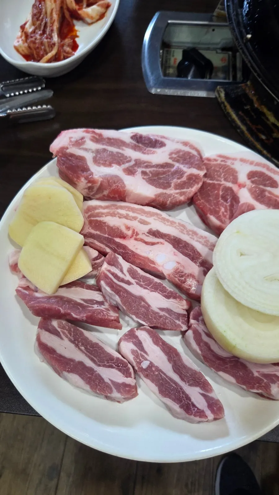 솥뚜껑 목살 식사 구성